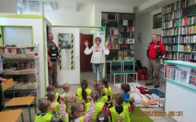 Lekcja biblioteczna dot. udzielania pierwszej pomocy dla przedszkolaków z Tarnowa Opolskiego