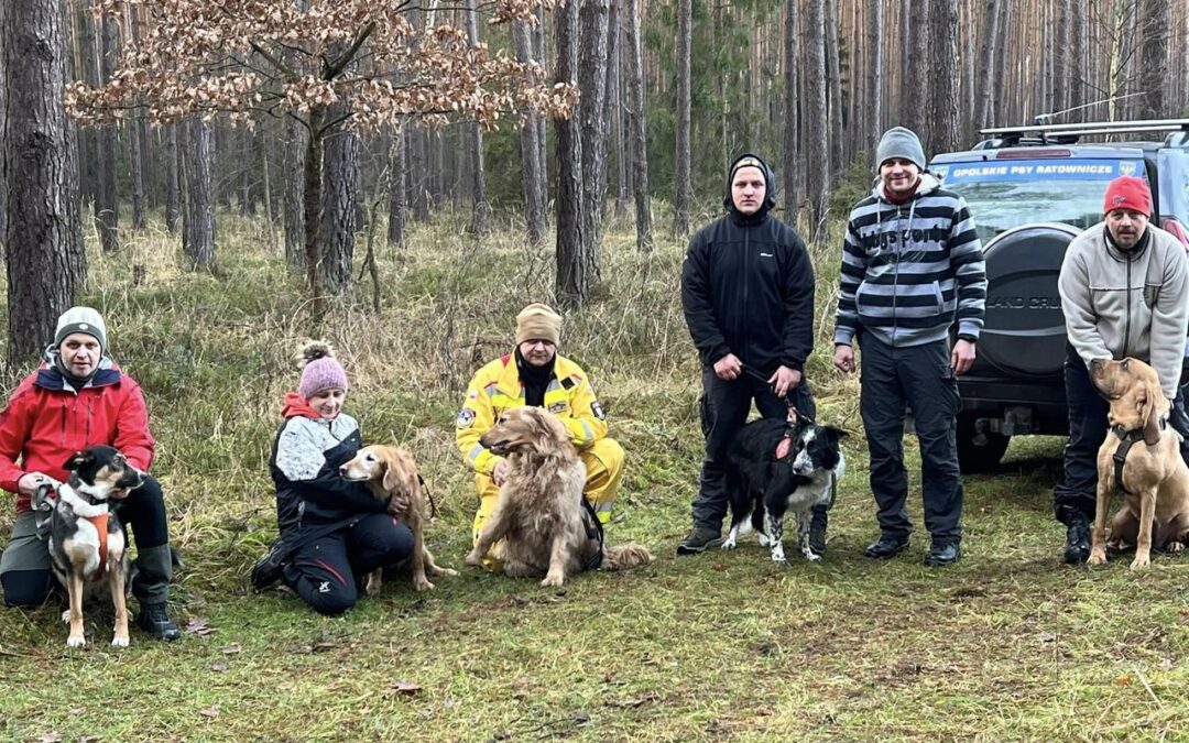 2023 rok kończymy szkoleniem psów ratowniczych i tropiących OPOLSARU i OSP JRS Nakło.
