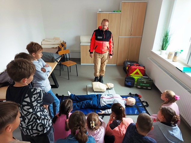 Szkolenie z pierwszej pomocy dla uczniów Szkoły w Przyworach