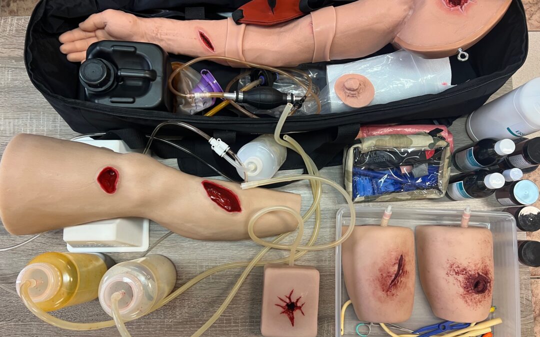 Dzięki realizacji zadania w ramach Projektu „Moc Małych Społeczności – Priorytet 1” do OPOLSARU trafiły wysokiej klasy trenażery krwotoków.