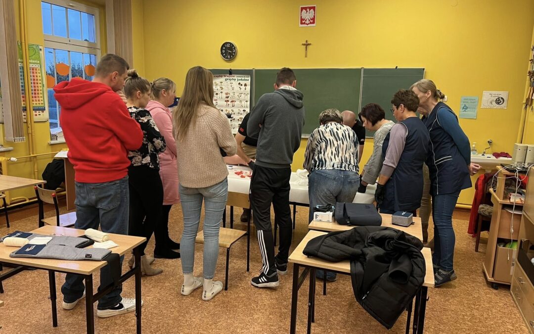 Szkolenie z tamowania masywnych krwotoków dla nauczycieli z Nakła.